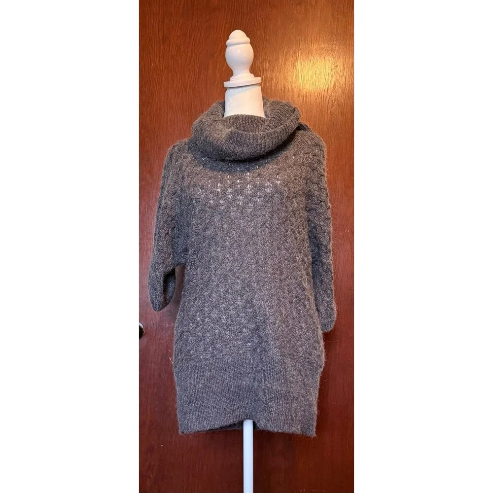 Old Navy Size Small Woman’s Sweater
